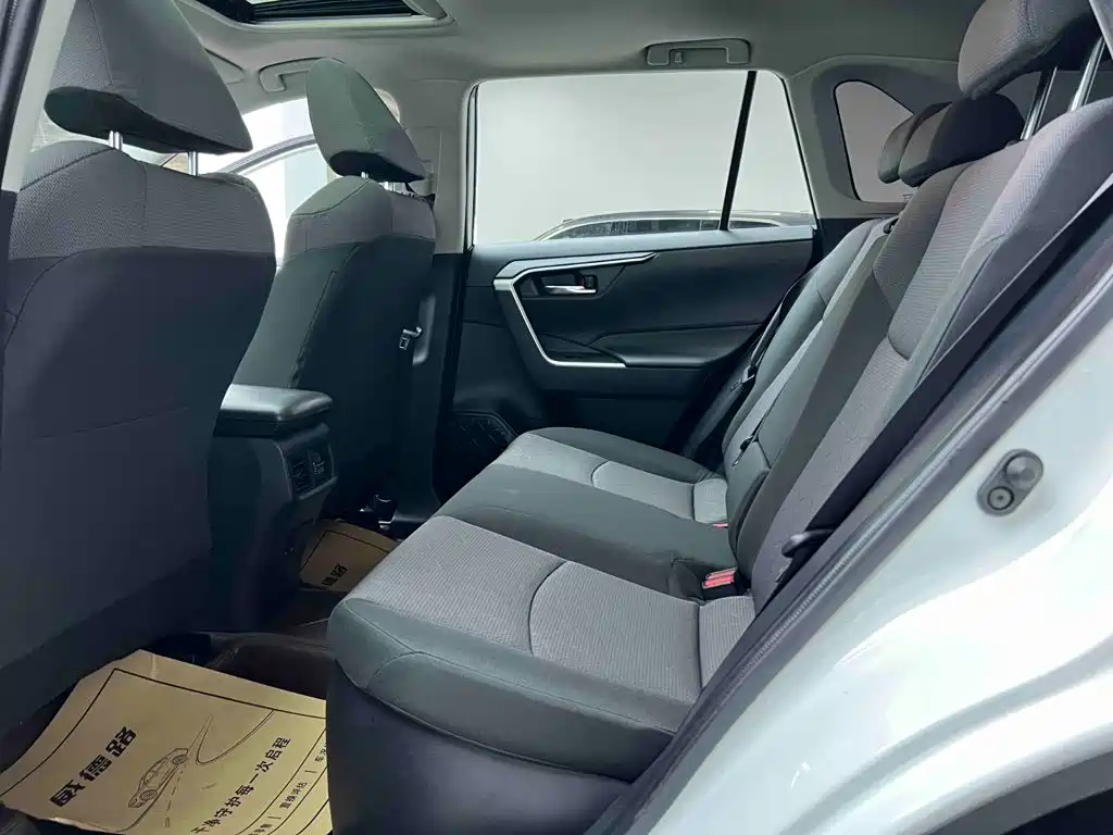Toyota RAV4 — миниатюра 24