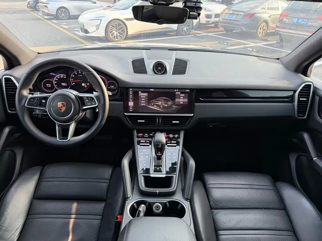 Porsche Cayenne — миниатюра 6