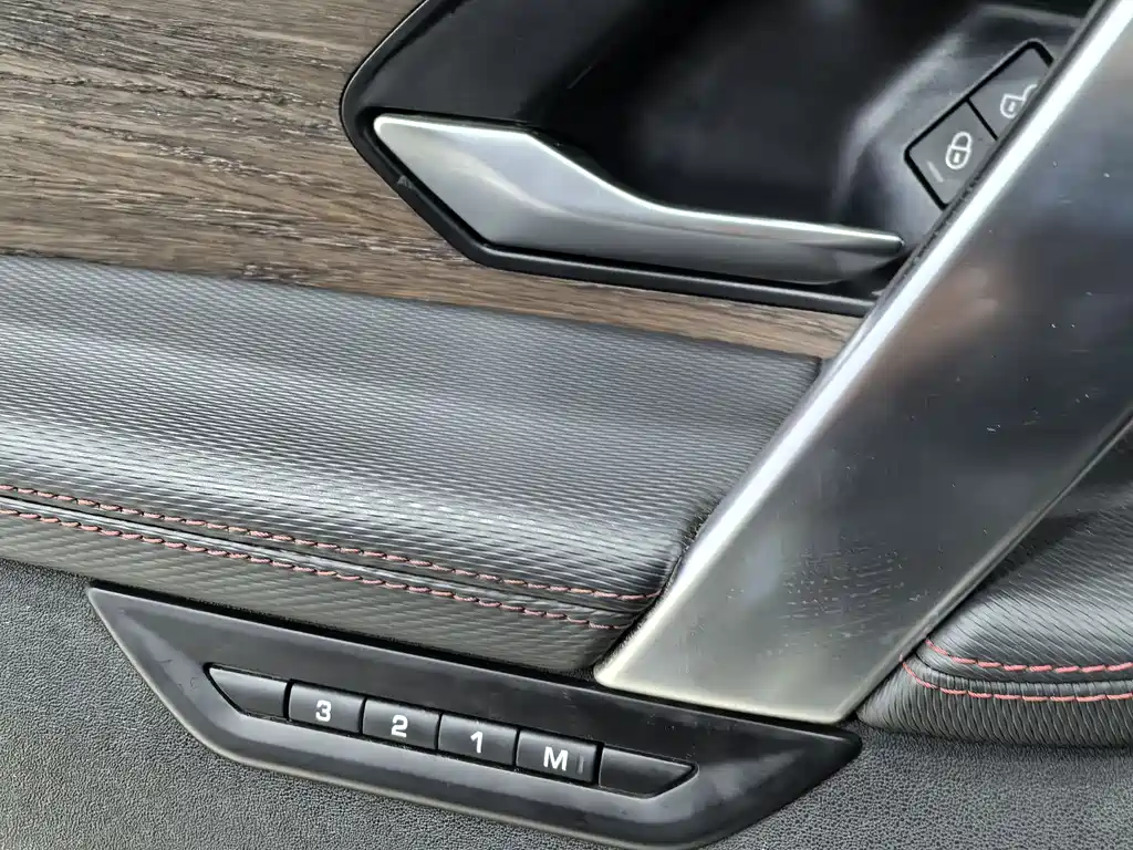 LAND ROVER DISCOVER SPORTS