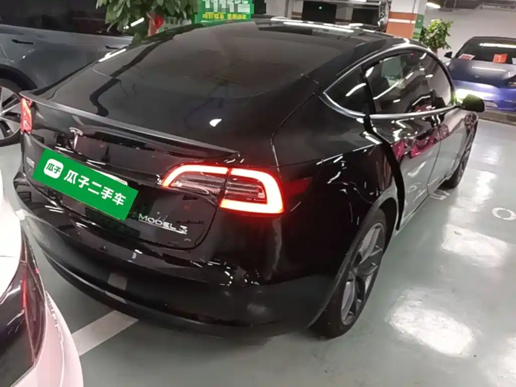 Tesla Model 3 — миниатюра 7