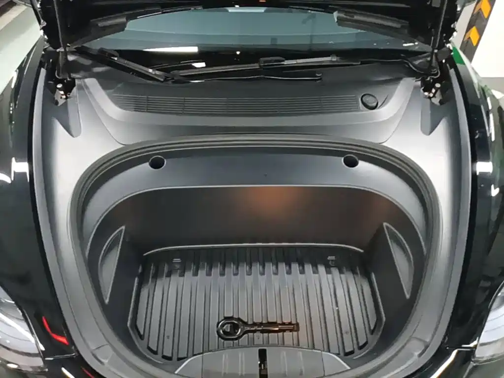 Tesla Model 3 — миниатюра 20