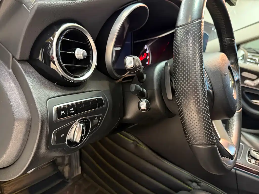 Mercedes-Benz C-Class — миниатюра 7
