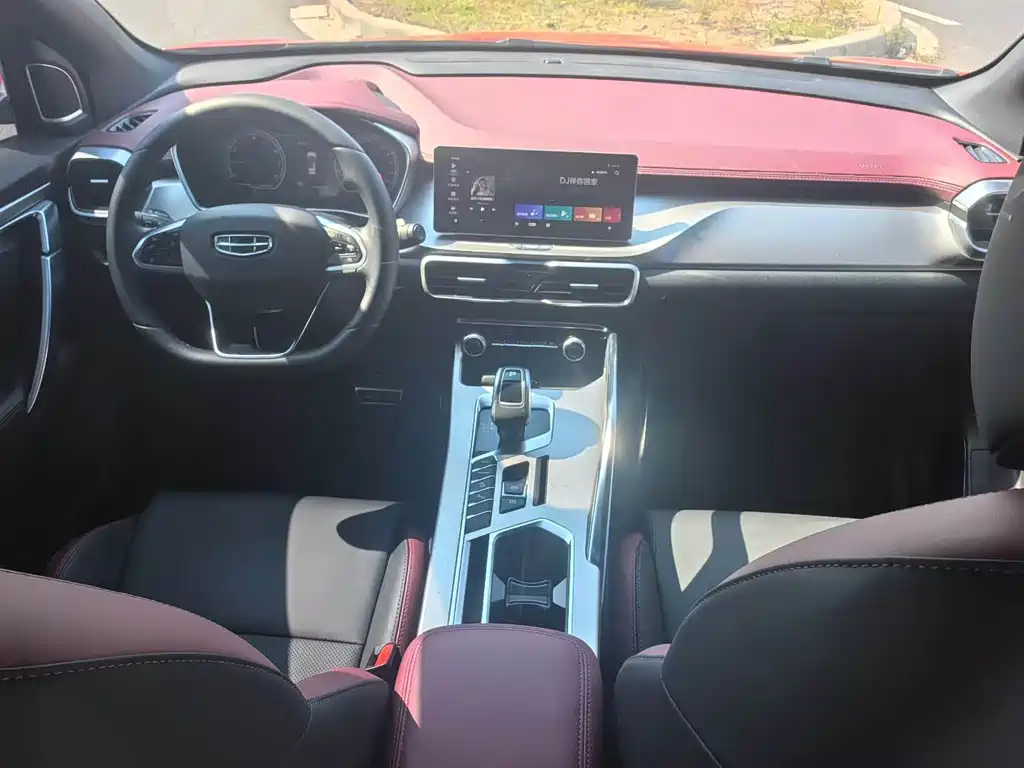 Geely Binyue — миниатюра 4