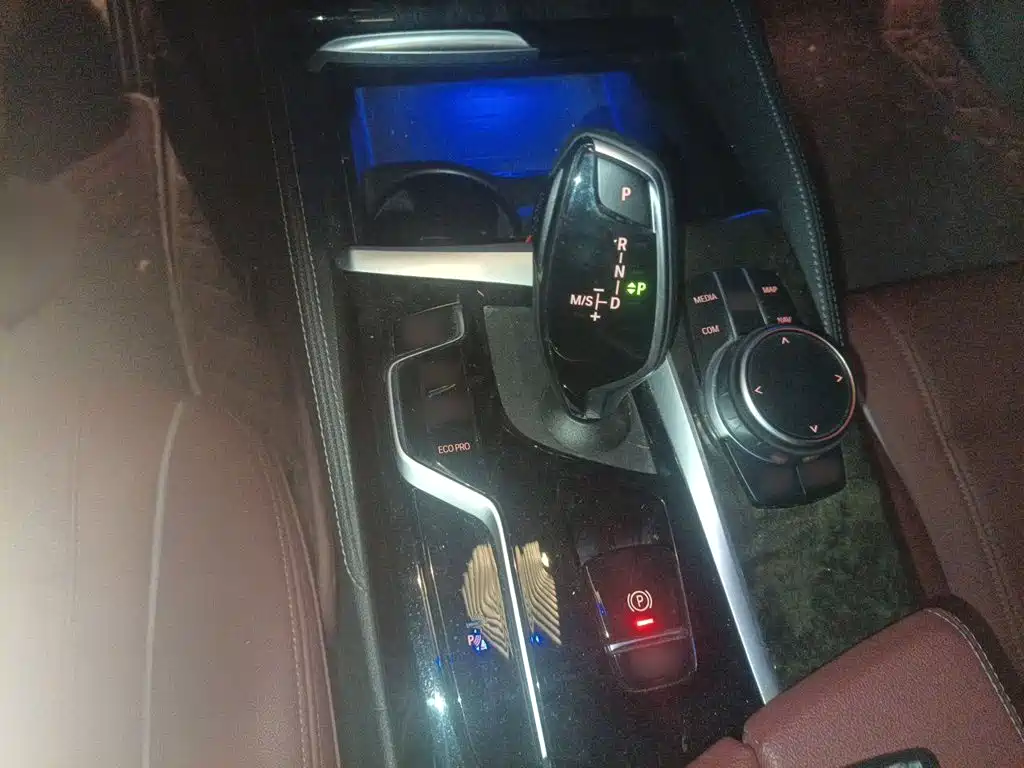 BMW 5 Series — миниатюра 7