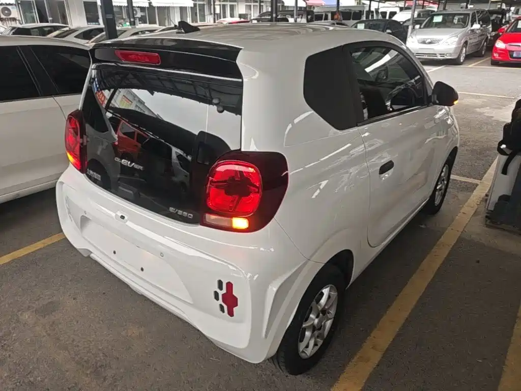Roewe Clever — миниатюра 7