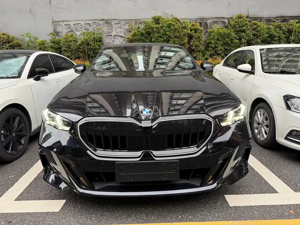 BMW 5 Series — миниатюра 2