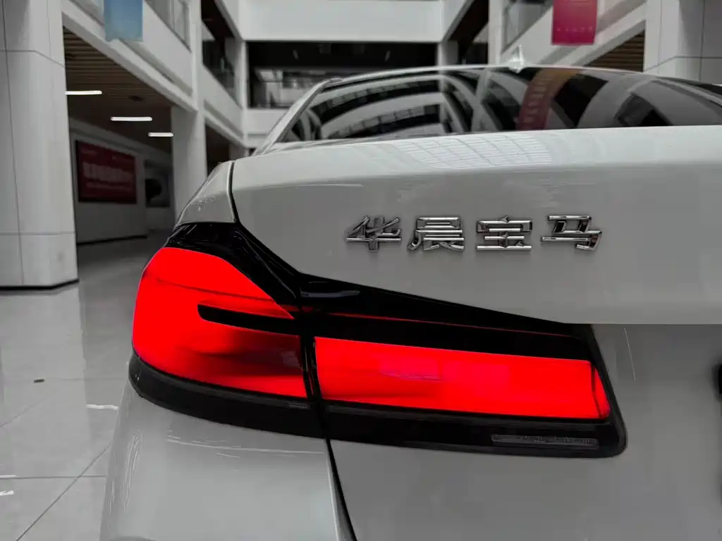 BMW 5 Series — миниатюра 23