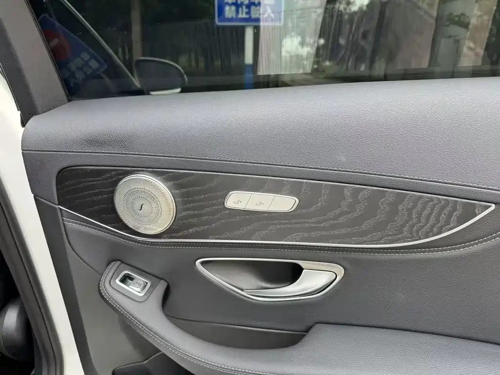 Mercedes-Benz C-Class — миниатюра 32
