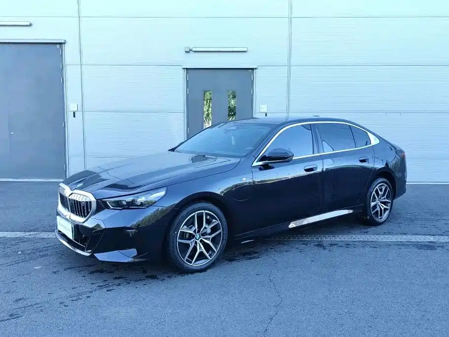 BMW i5