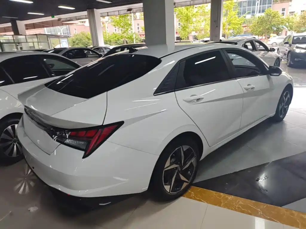 Hyundai Elantra — миниатюра 7