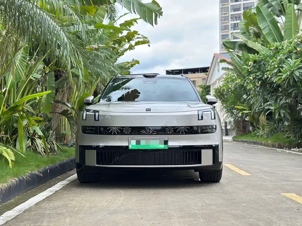 Lynk & Co 900 2025 1.5T Ultra 6 мест