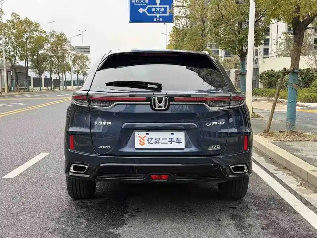 HONDA UR V
