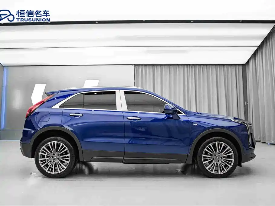 CADILLAC XT4