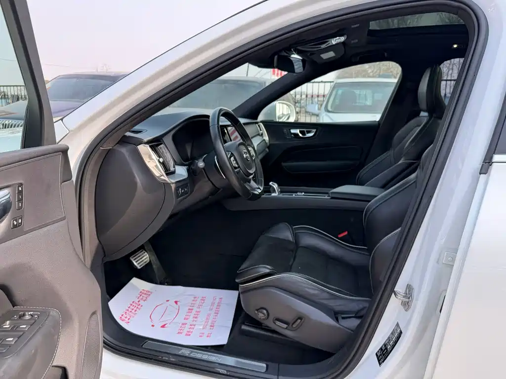 VOLVO XC60 PLUG IN HYBRID