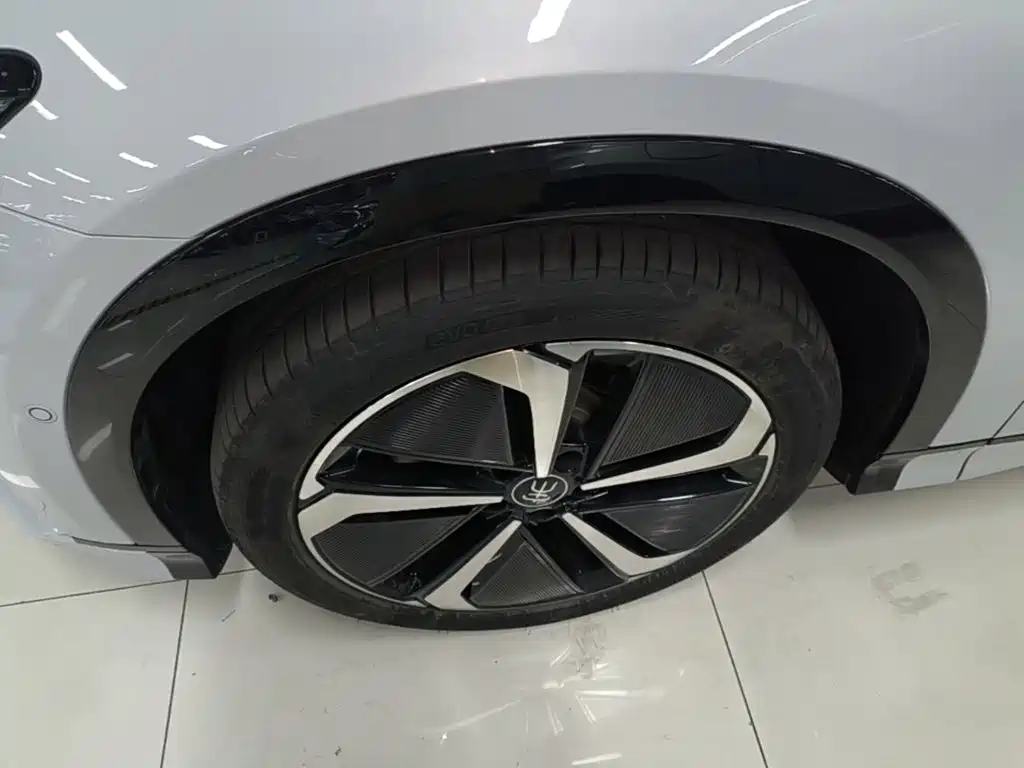 BYD L EV — миниатюра 23