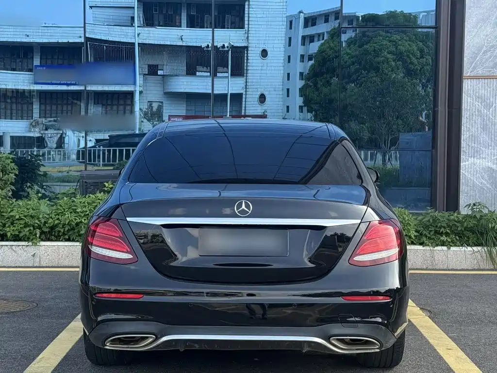 Mercedes-Benz E-Class — миниатюра 6