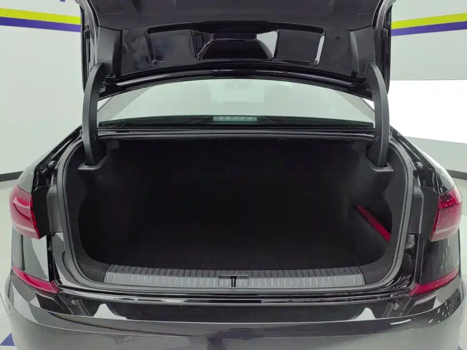 Volkswagen Passat 2024 380TSI Luxury