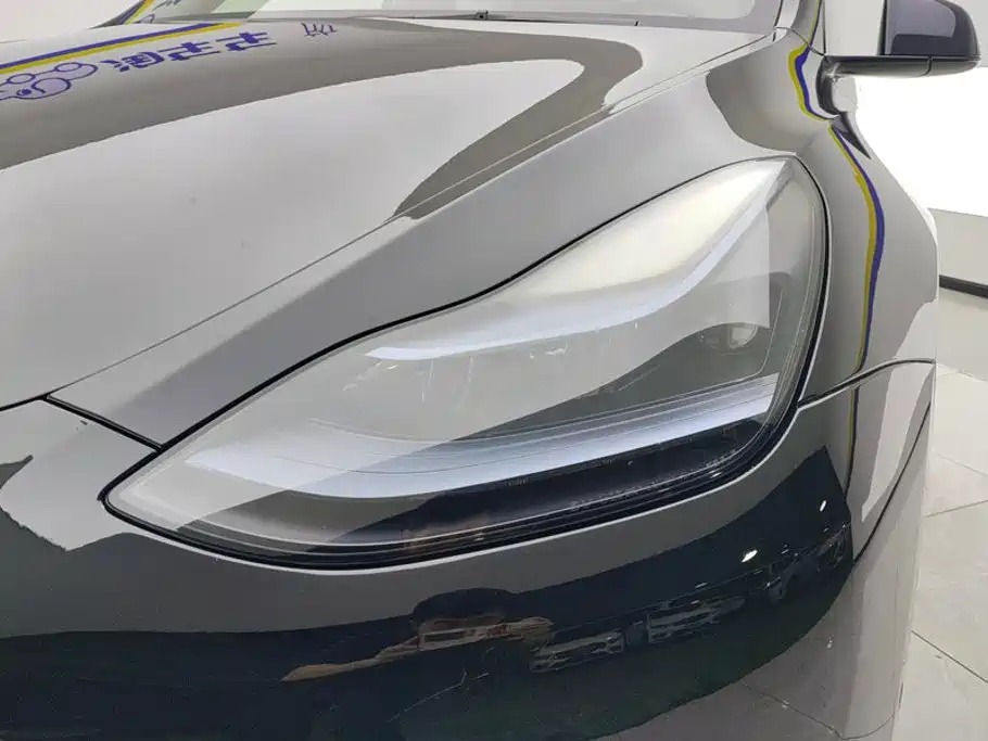 Tesla Model Y — миниатюра 5