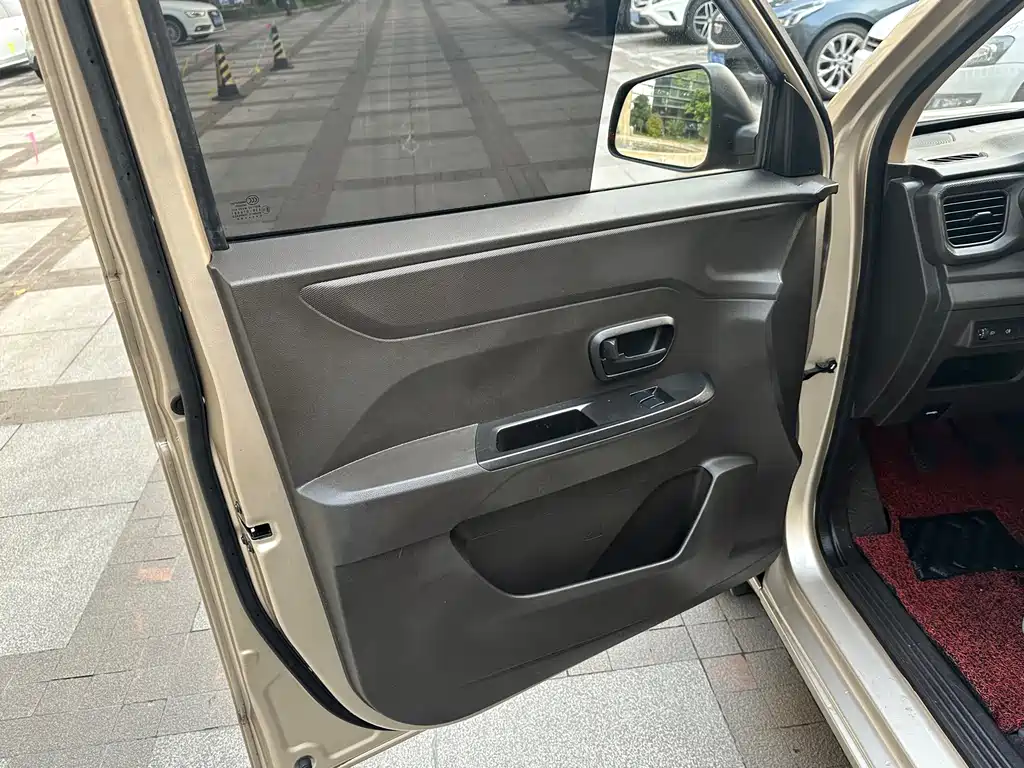 Wuling Hongguang V — миниатюра 9