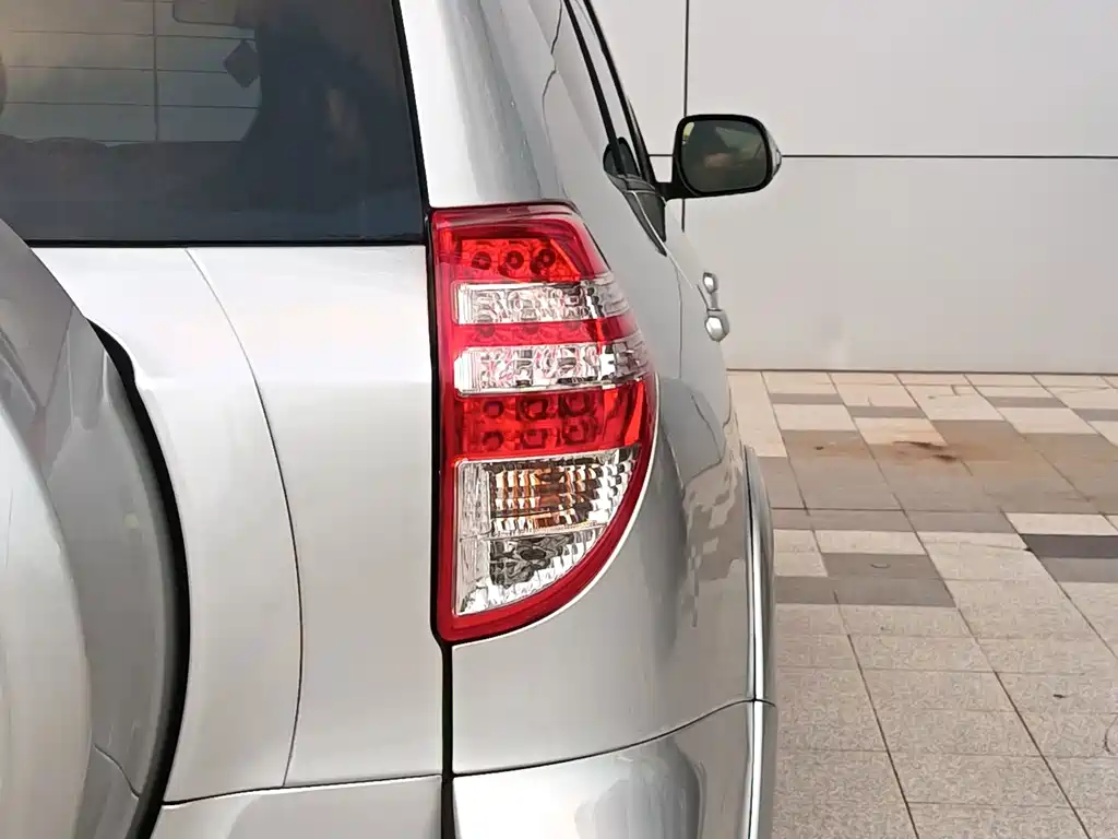 Toyota RAV4 — миниатюра 18