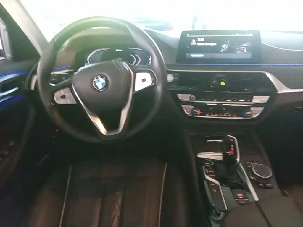 BMW 5 Series New Energy — миниатюра 11