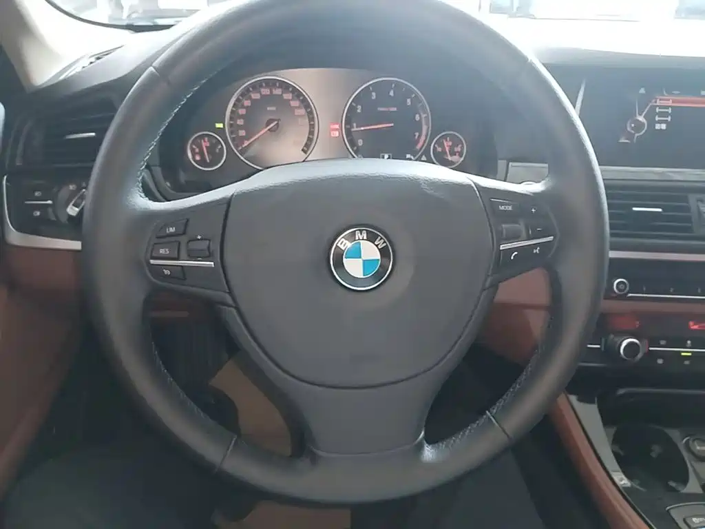 BMW 5 Series (Import) — миниатюра 11