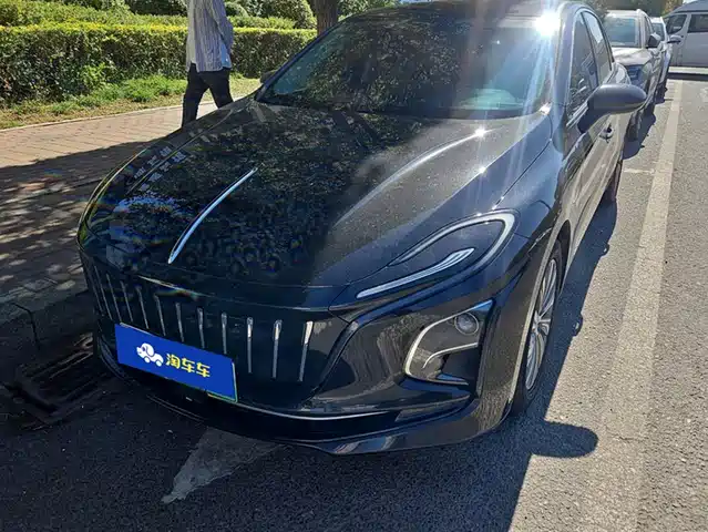 RED FLAG HONGQI E QM5 2023