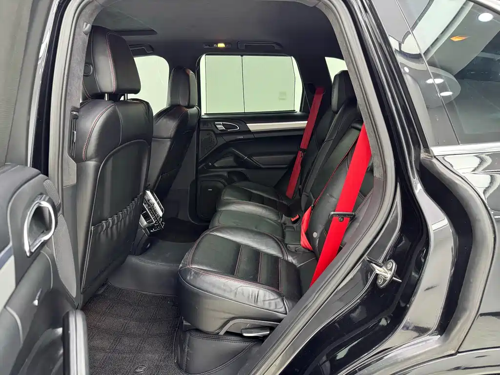 Porsche Cayenne — миниатюра 17