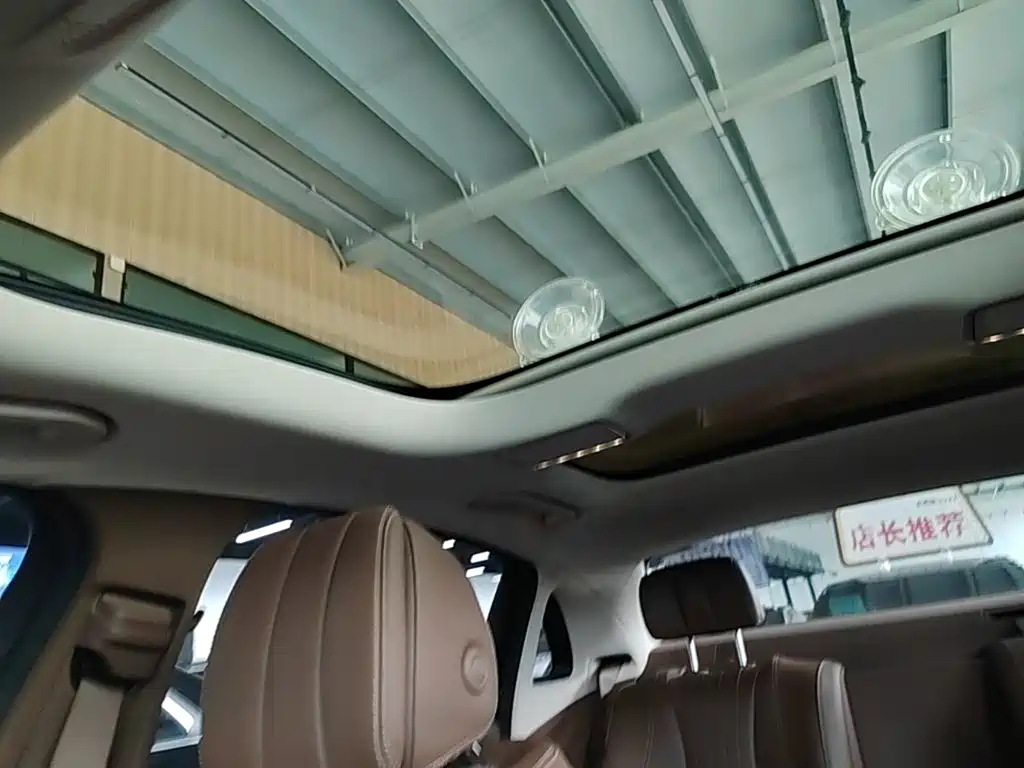 Mercedes-Benz E-Class — миниатюра 18