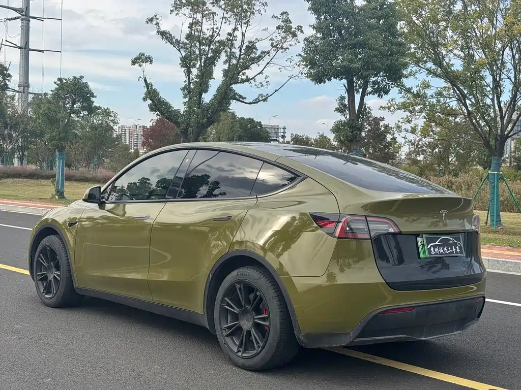 TESLA MODEL Y