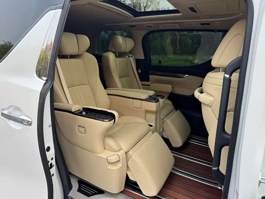 Toyota Vellfire — миниатюра 11
