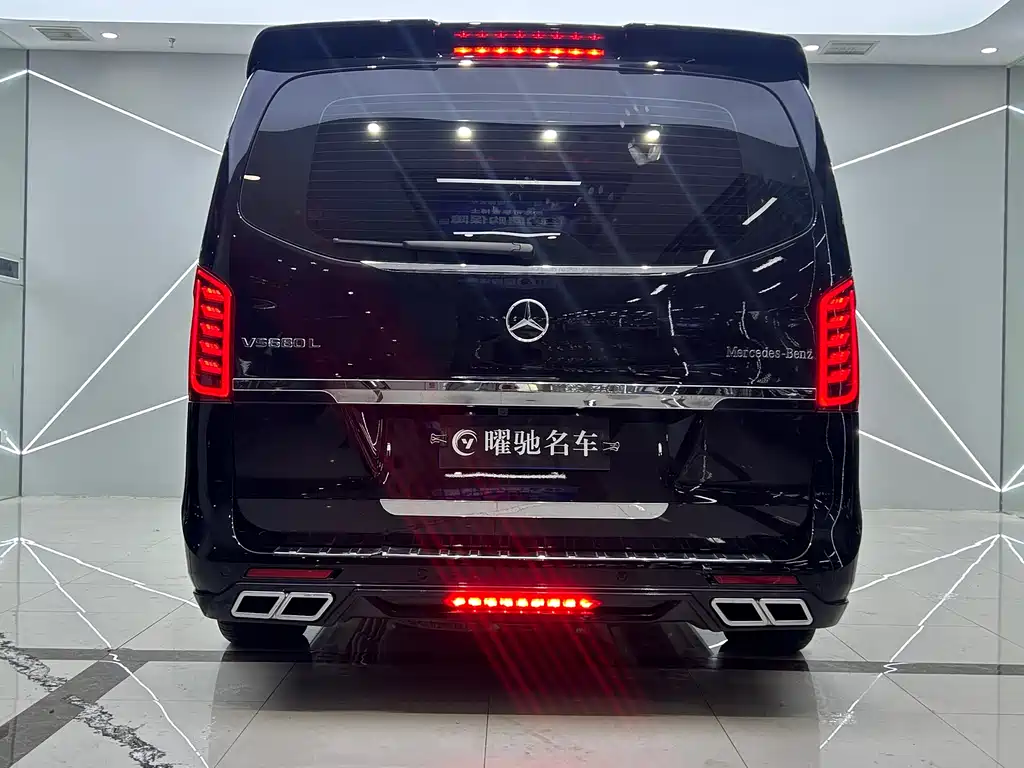 Mercedes-Benz Vito 2023 2.0T 7 мест