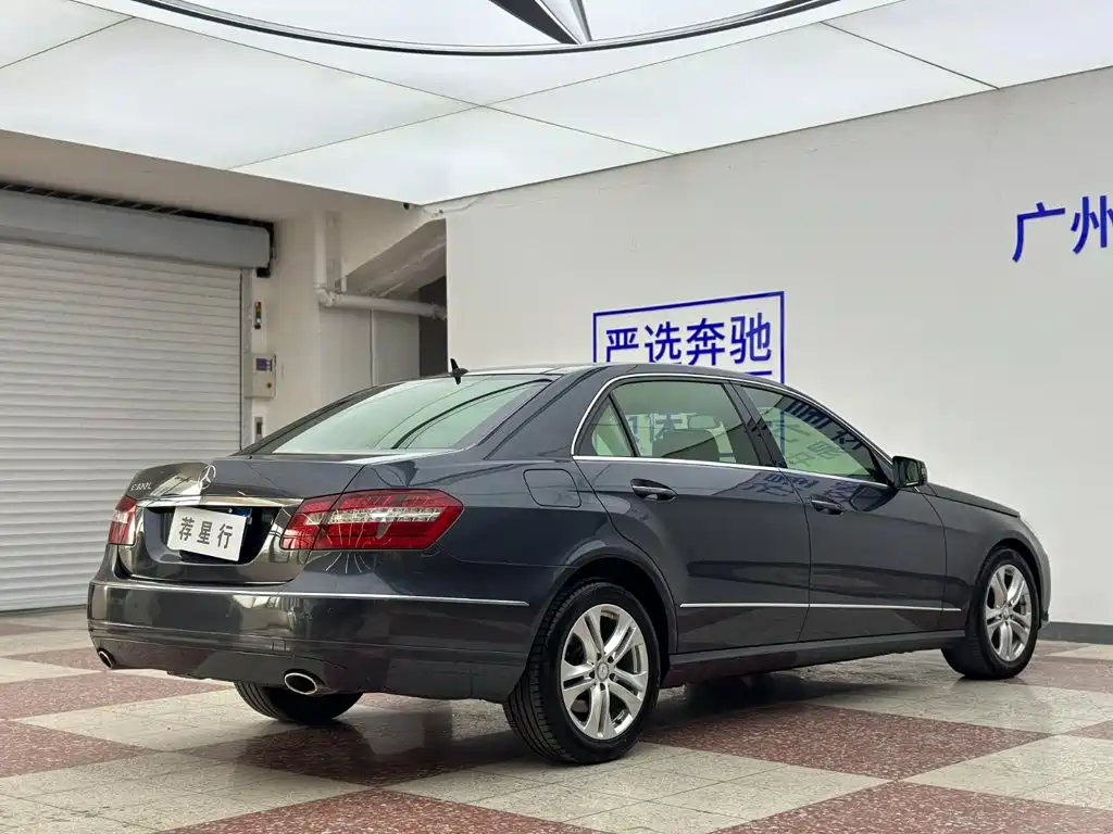 Mercedes-Benz E-Class — миниатюра 8