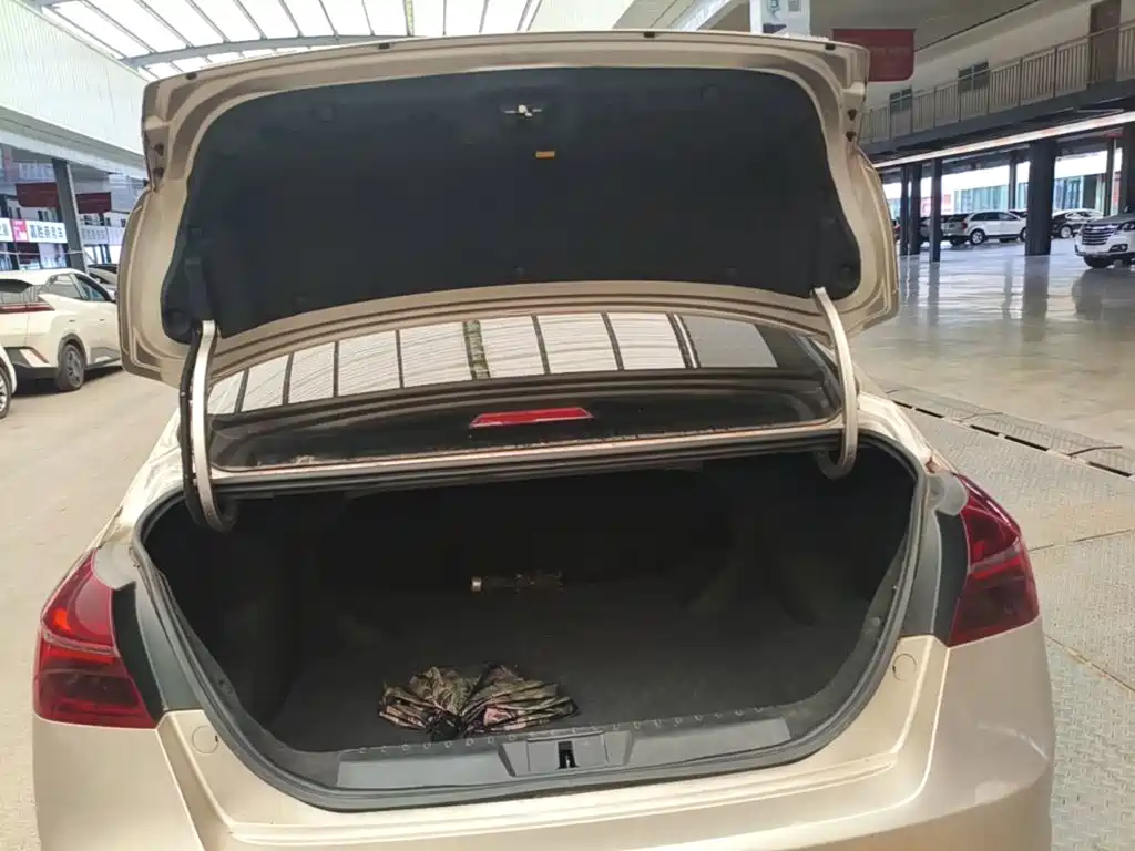 Geely Emgrand — миниатюра 19
