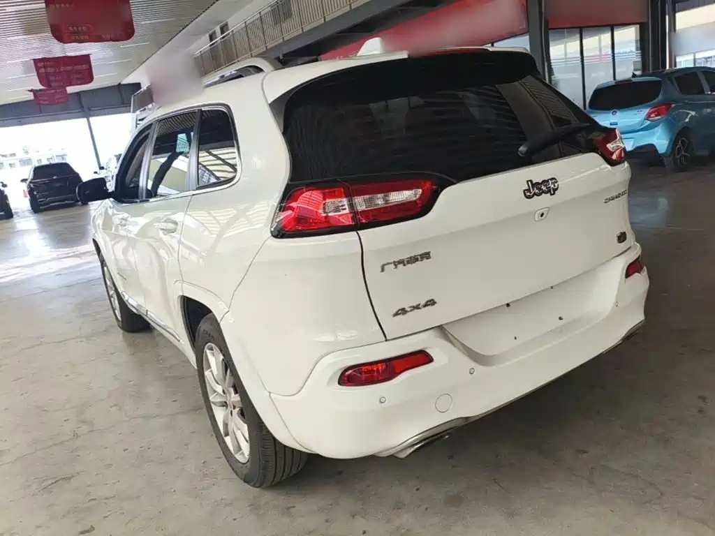 Jeep Cherokee — миниатюра 5
