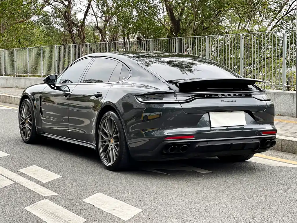 PORSCHE PANAMERA