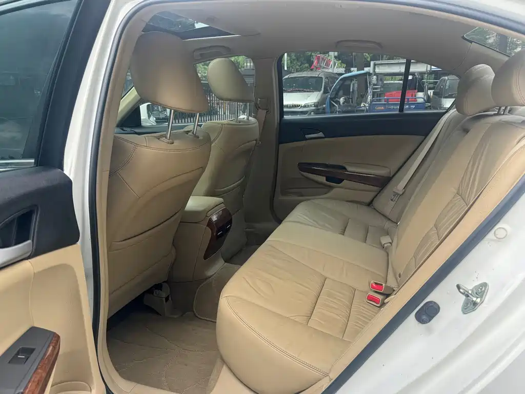 Honda Accord — миниатюра 10