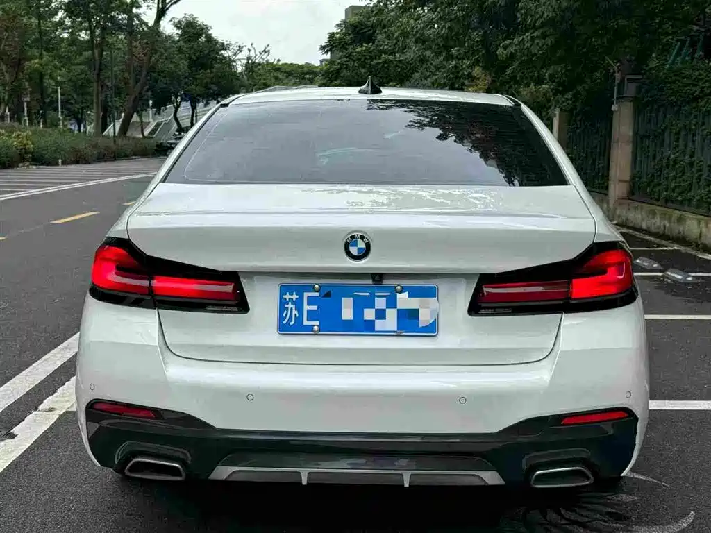 BMW 5 Series — миниатюра 5