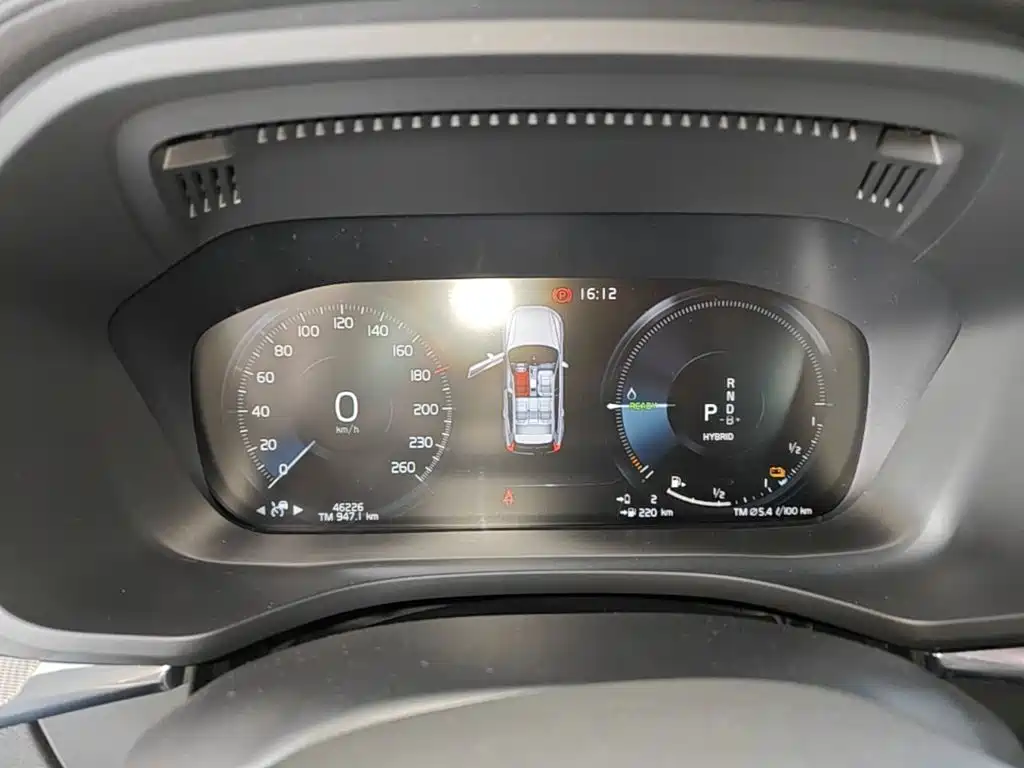 Volvo XC60 PHEV — миниатюра 12