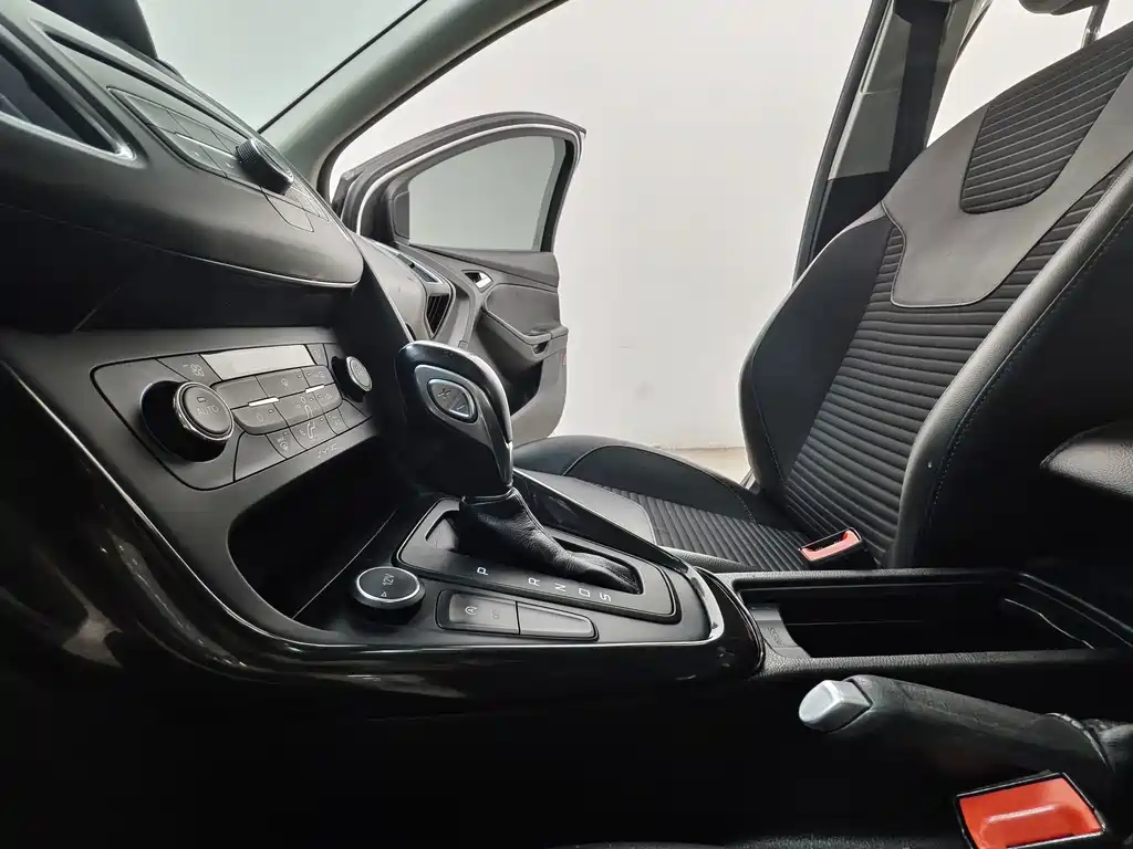Ford Focus — миниатюра 12
