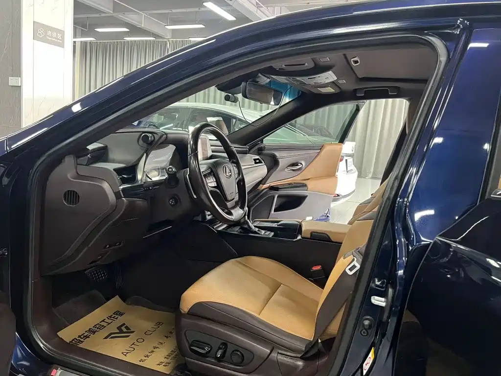 Lexus ES 2020 300h
