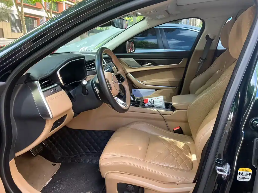 Jaguar XFL — миниатюра 3