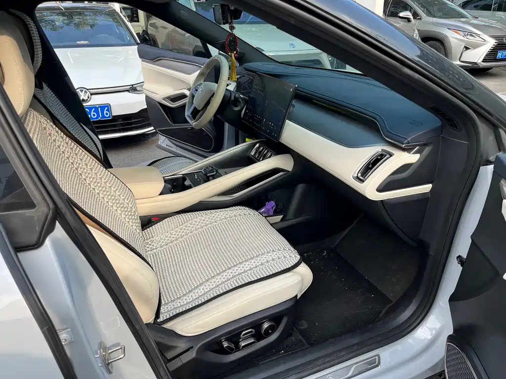 BYD L EV — миниатюра 9