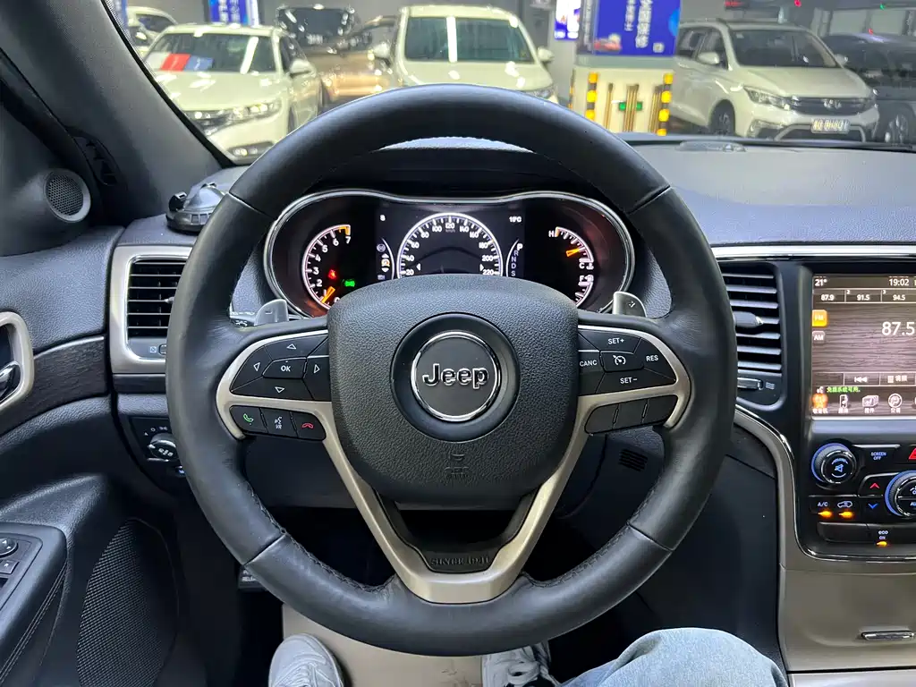 Jeep Grand Cherokee (Import) — миниатюра 5