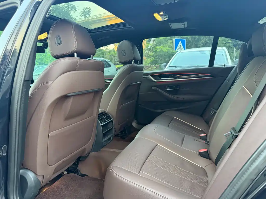 BMW 5 Series — миниатюра 4