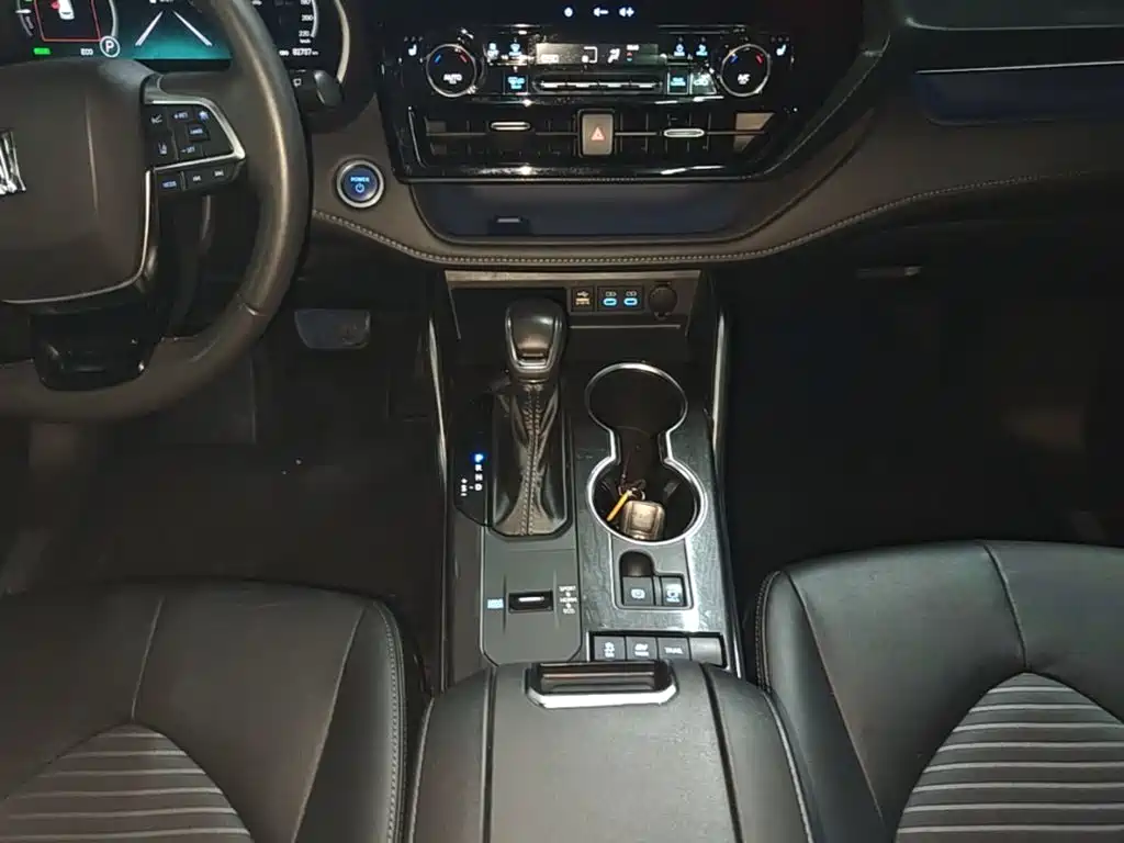 Toyota Crown Kluger — миниатюра 14