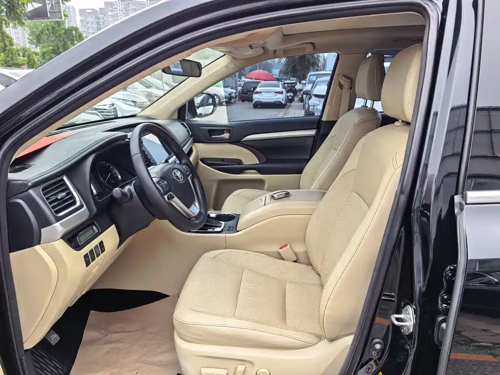 Toyota Highlander 2015 2.0T Luxury 7 мест