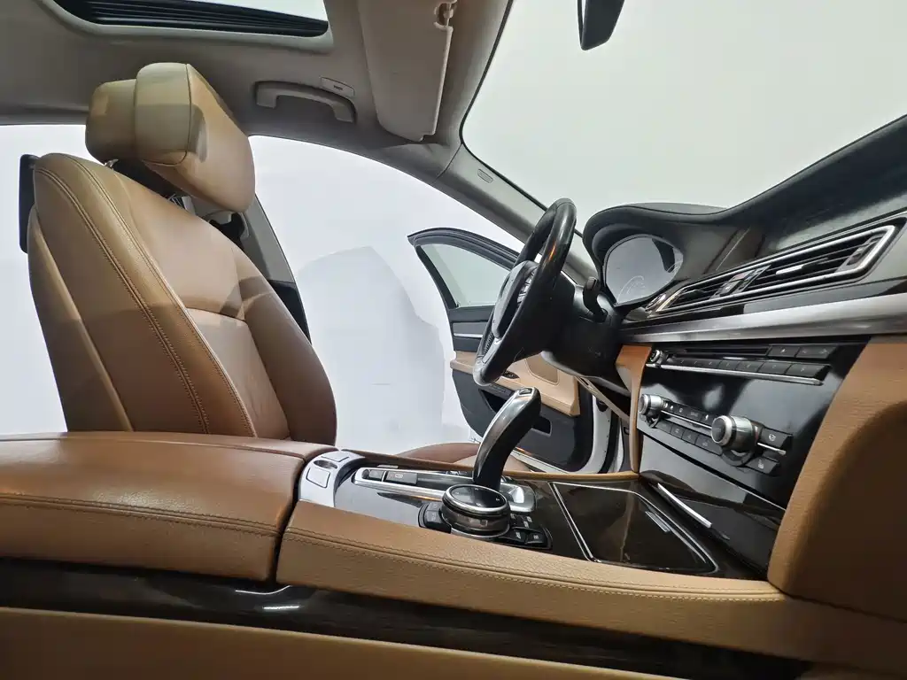 BMW 7 Series — миниатюра 15