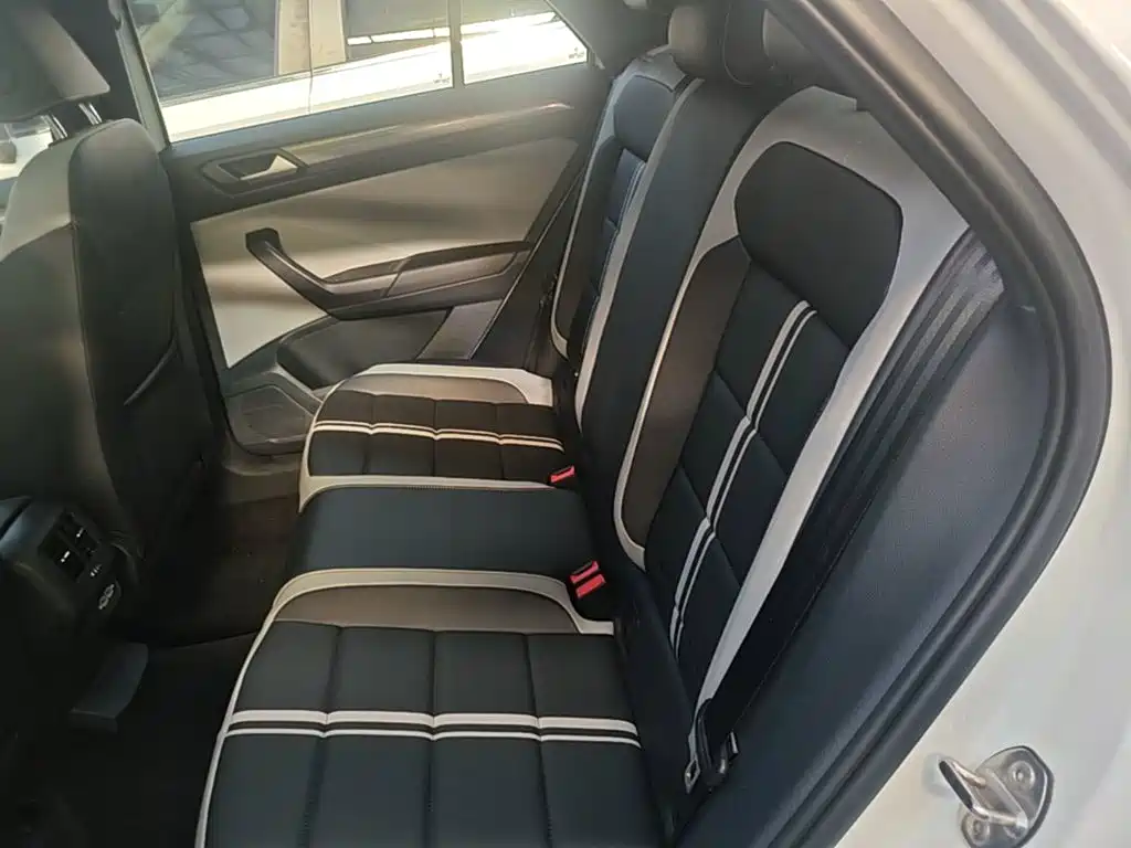 Volkswagen T-Roc — миниатюра 16