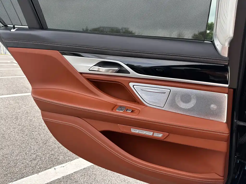 BMW 7 Series — миниатюра 47